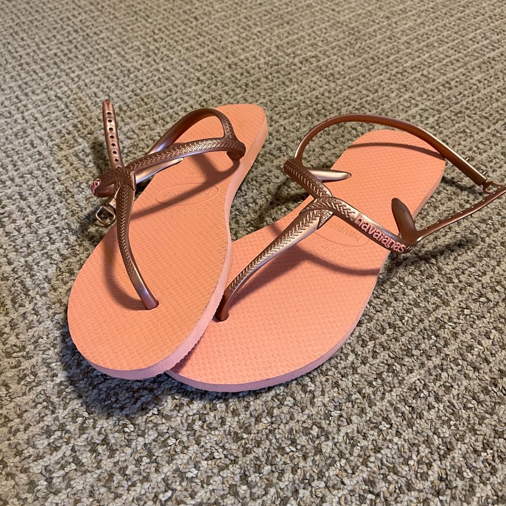 Havaianas Women's Coral and Brown Sandals